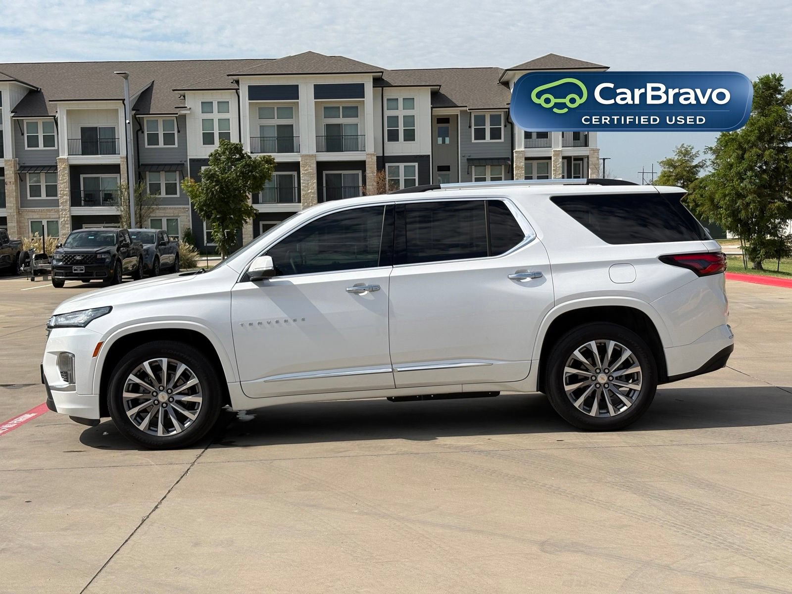 Used 2023 Chevrolet Traverse Premier FWD image 4