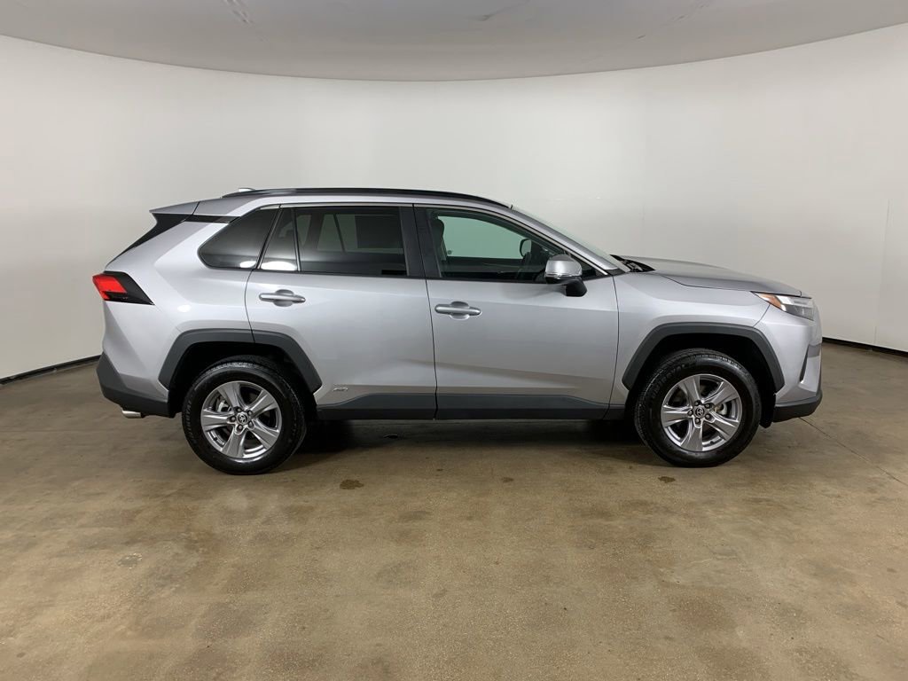 Used 2022 Toyota RAV4 XLE w/ Convenience Package AWD/4WD image 7