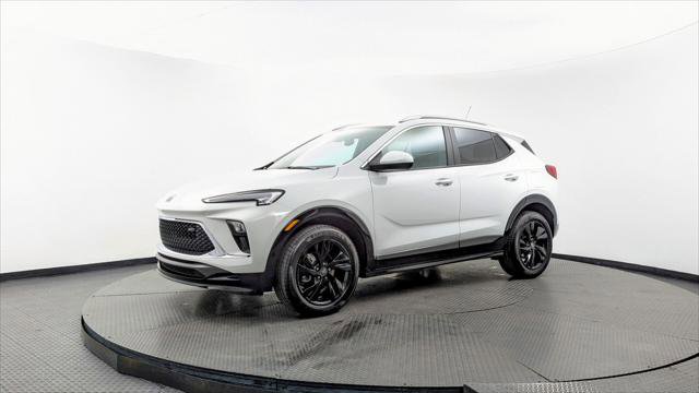 Used 2024 Buick Encore GX Sport Touring image 2