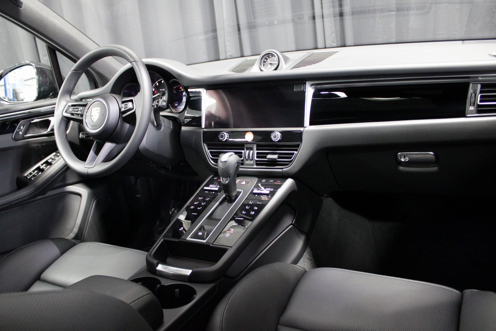 New 2026 Porsche Macan image 22