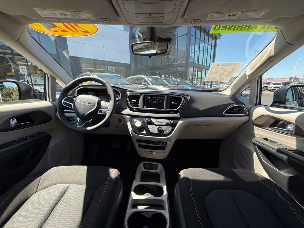 Used 2023 Chrysler Voyager LX FWD image 18