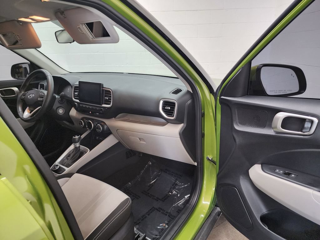 Used 2023 Hyundai Venue SEL w/ Cargo Package FWD image 31