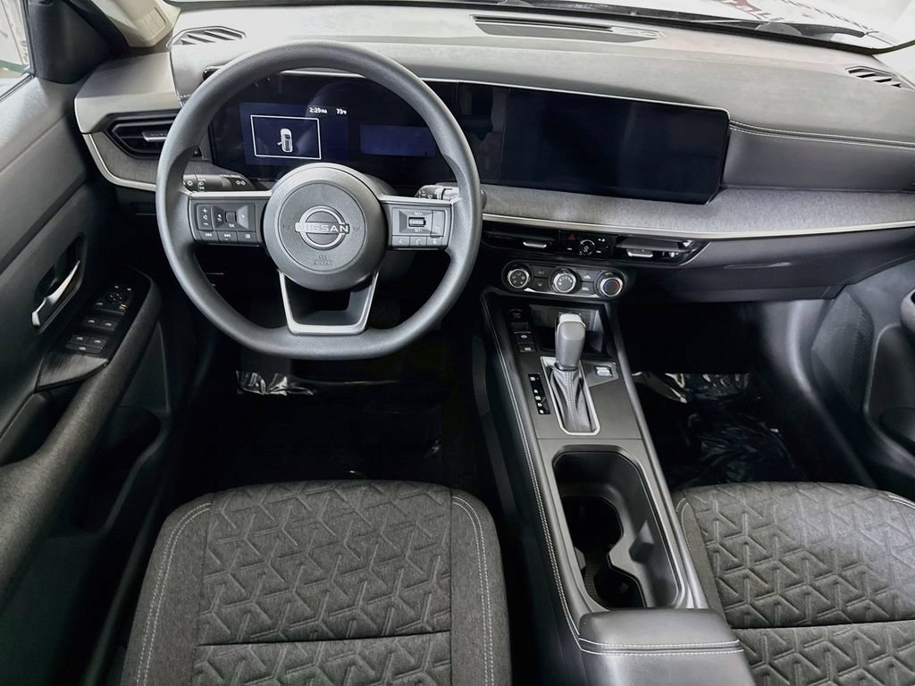 Used 2025 Nissan Kicks SV AWD/4WD image 4