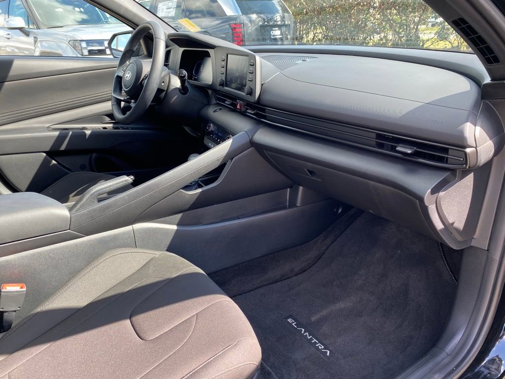 Used 2025 Hyundai Elantra Sport image 34