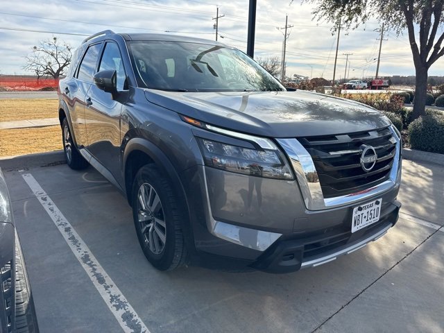 Certified 2025 Nissan Pathfinder SL image 1