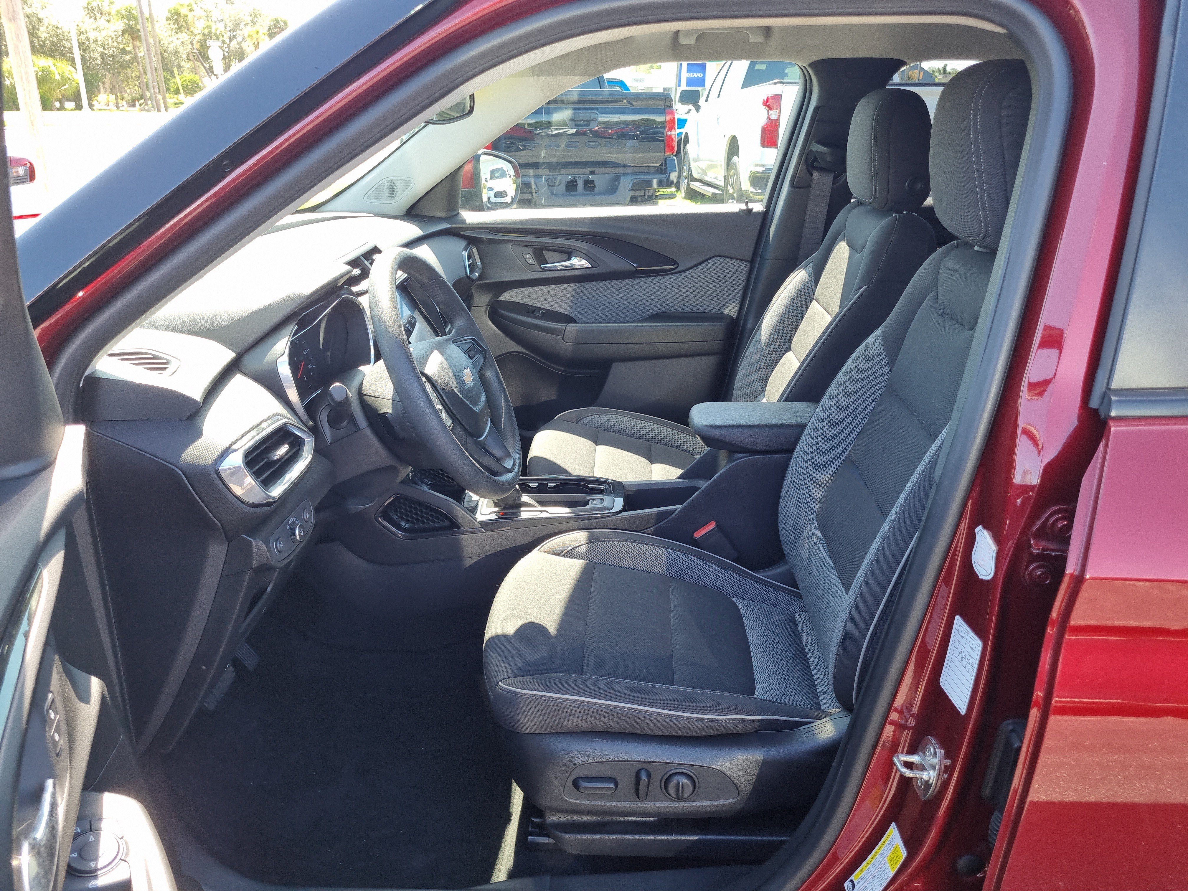 Used 2023 Chevrolet TrailBlazer LT w/ Convenience Package FWD image 19