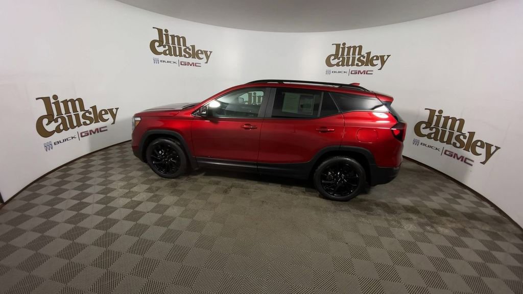 Used 2023 GMC Terrain SLE w/ Driver Convenience Package image 5