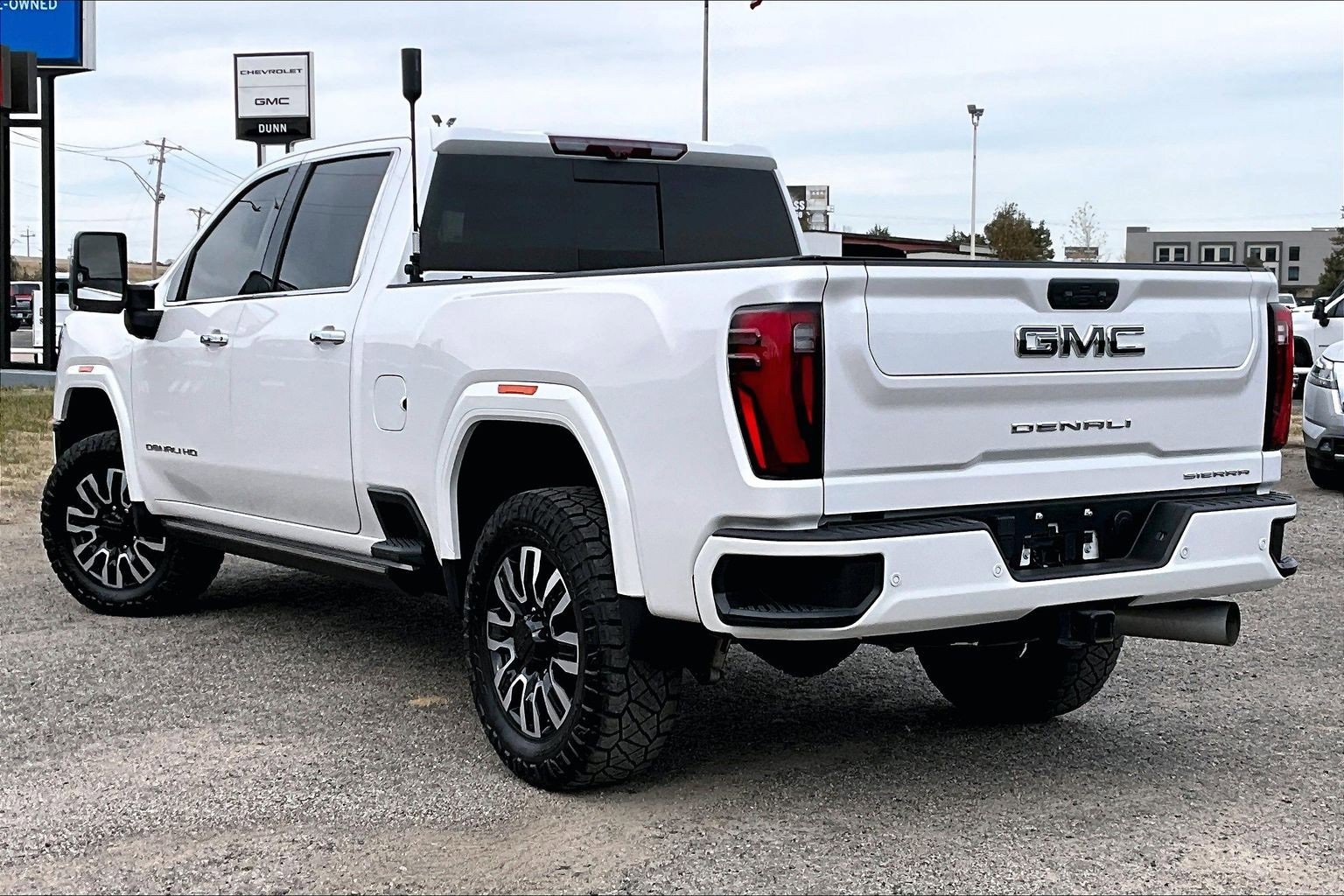Used 2024 GMC Sierra 2500 Denali Ultimate image 12