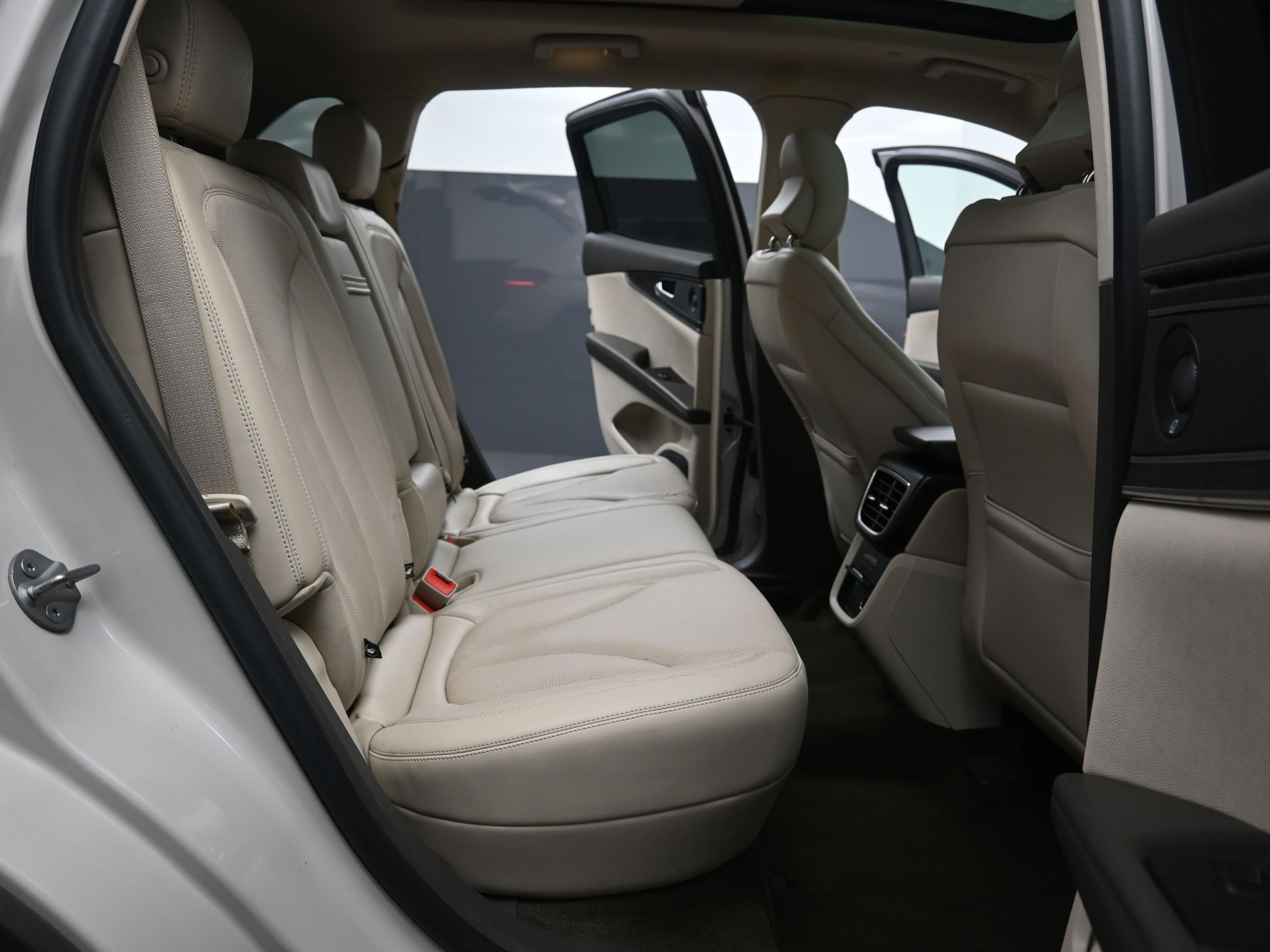 Used 2019 Lincoln Nautilus Reserve w/ Driver Assistance Package image 28