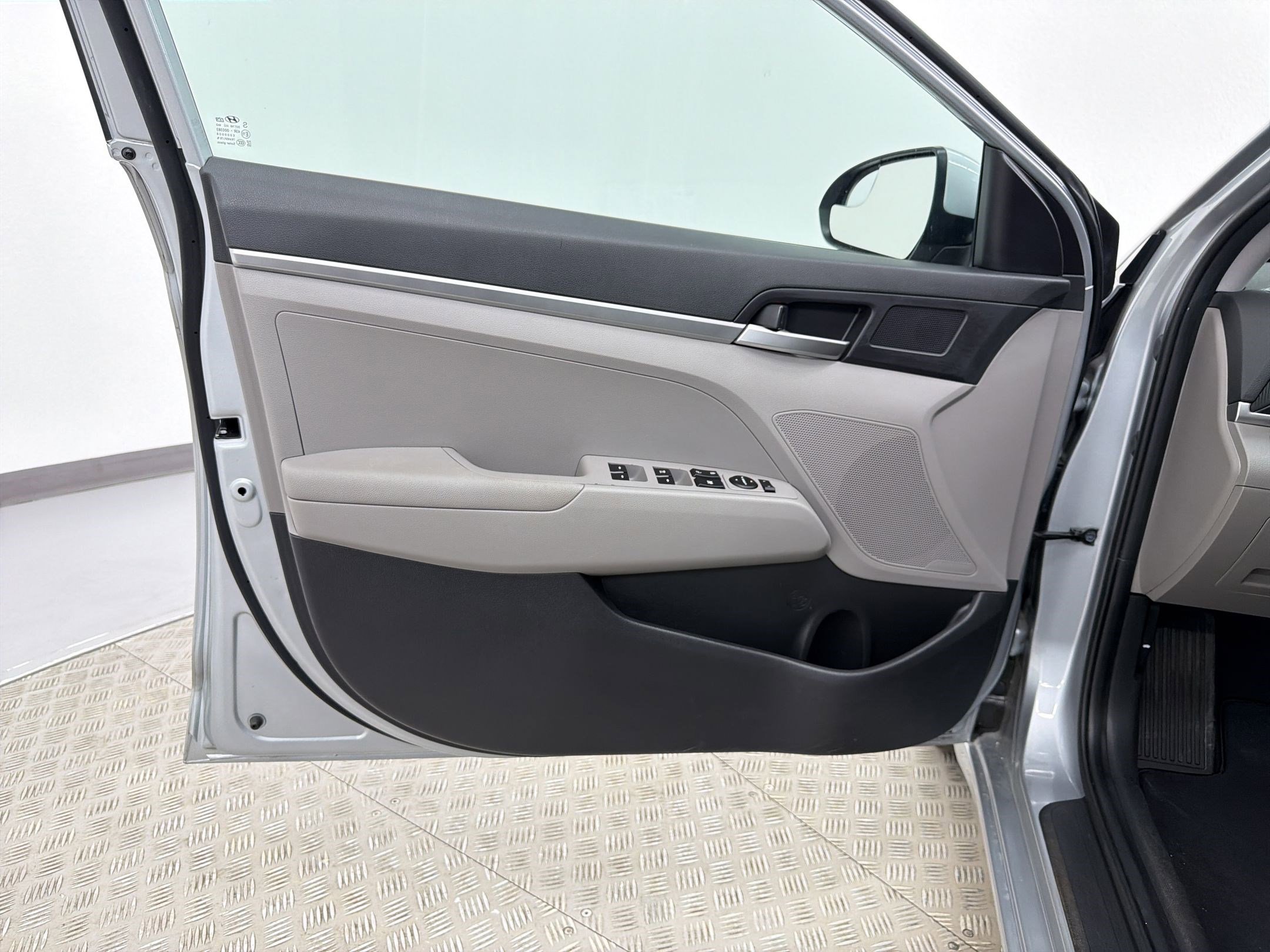 Used 2020 Hyundai Elantra SE w/ Cargo Package (C1) image 21