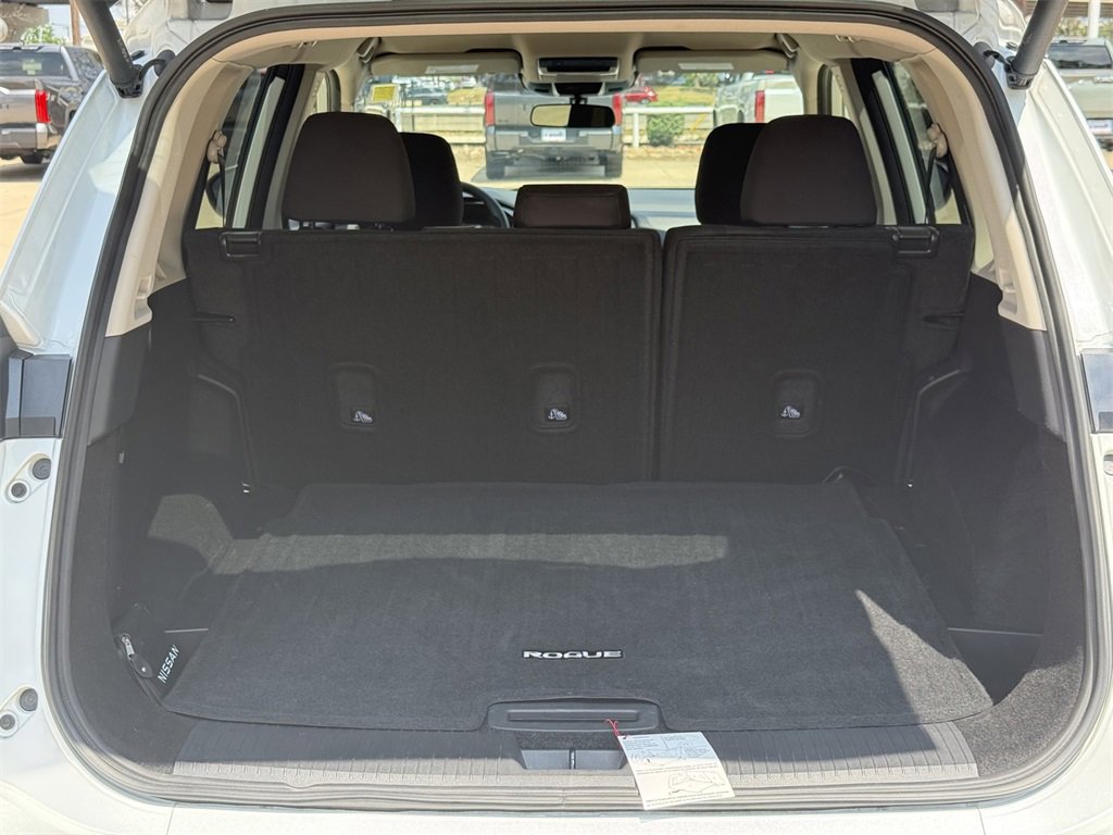 Used 2024 Nissan Rogue SV image 11