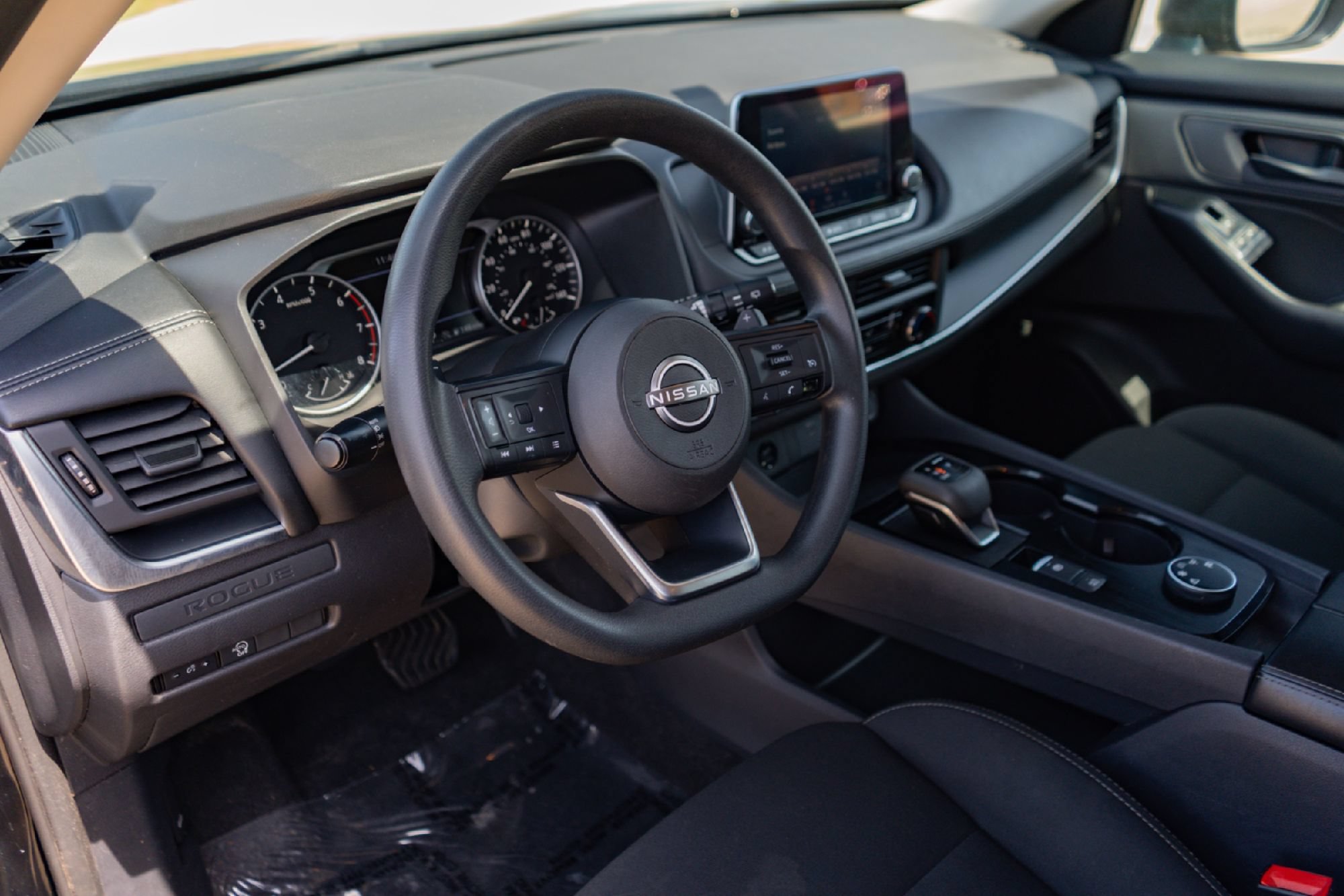 Used 2024 Nissan Rogue S AWD/4WD image 8