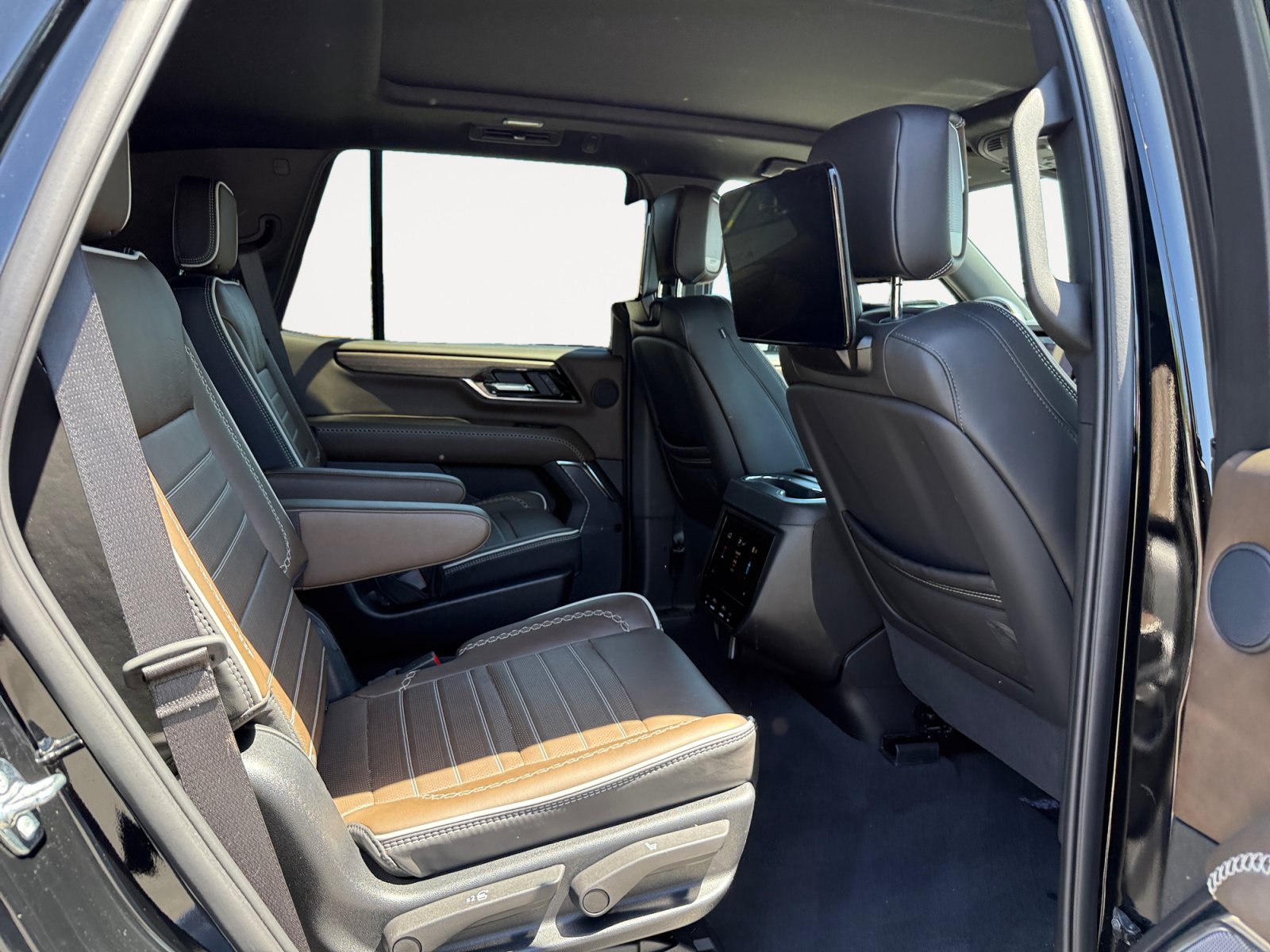 New 2025 GMC Yukon Denali Ultimate w/ LPO, Illumination Package AWD/4WD image 18