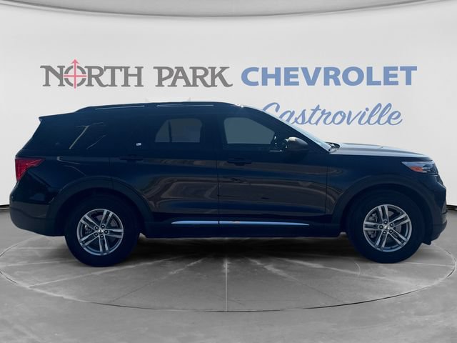 Used 2024 Ford Explorer XLT w/ Equipment Group 202A RWD image 2