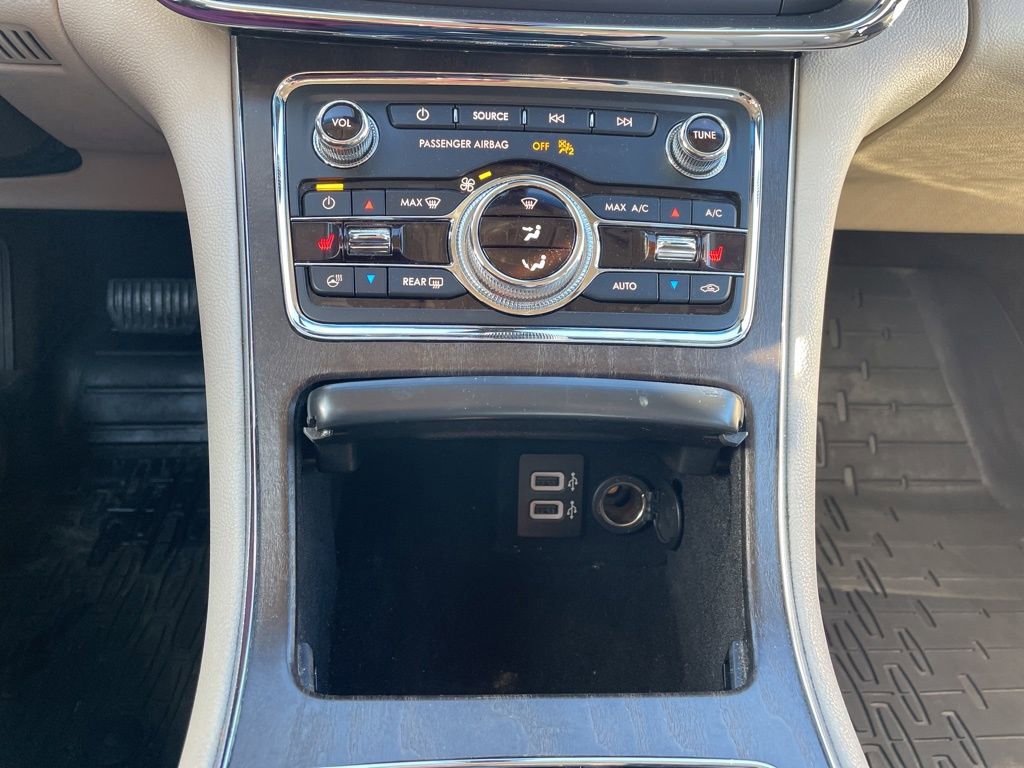Used 2020 Lincoln Continental Standard w/ Premium Package image 26