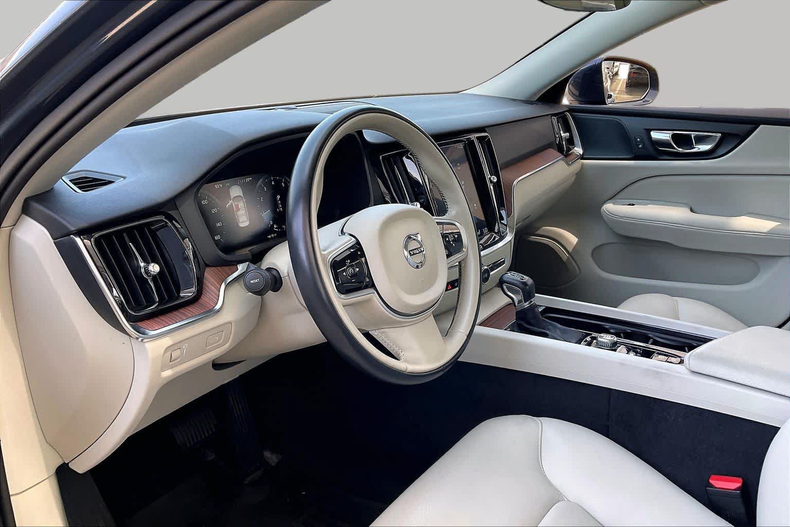 Used 2019 Volvo S60 T6 Momentum w/ Multimedia Package AWD/4WD image 18