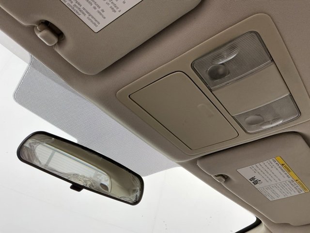 Used 2011 Nissan Versa SL image 19