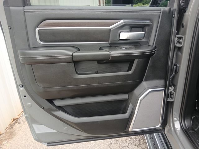 New 2026 RAM 5500 4x4 Crew Cab w/ Laramie Trim Package image 18