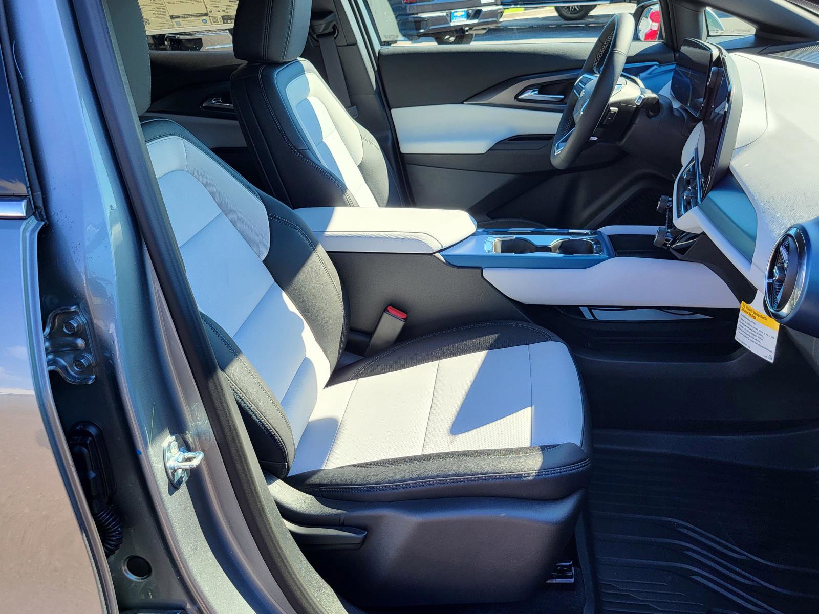 New 2026 Chevrolet Equinox EV LT image 10