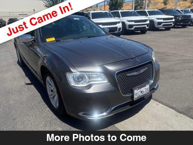 Used 2017 Chrysler 300 C RWD image 8