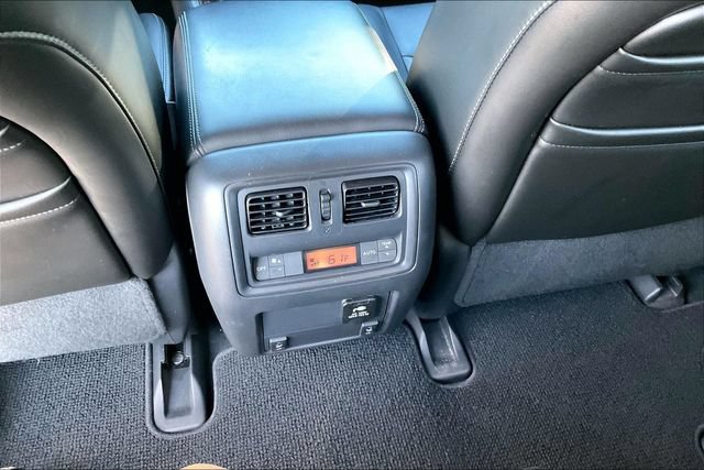 Used 2013 Nissan Pathfinder Platinum FWD image 32