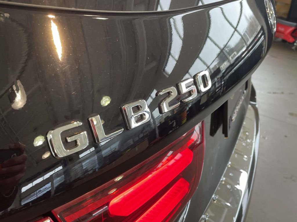 Used 2024 Mercedes-Benz GLB 250 4MATIC image 8