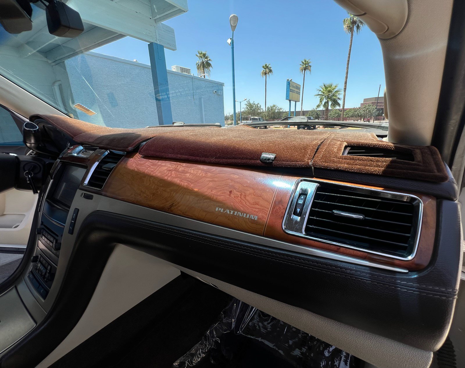Used 2012 Cadillac Escalade Platinum AWD/4WD image 17