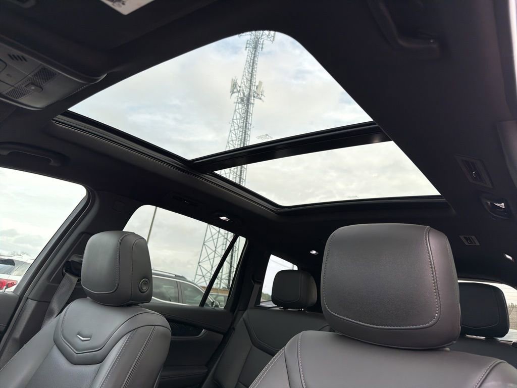 Used 2023 Cadillac XT6 Premium Luxury w/ Technology Package image 21