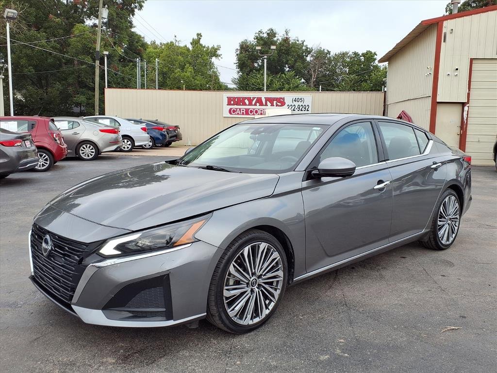 Used 2023 Nissan Altima 2.5 SL image 1