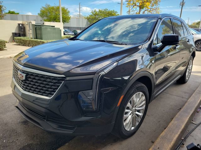 Used 2024 Cadillac XT4 Luxury image 2