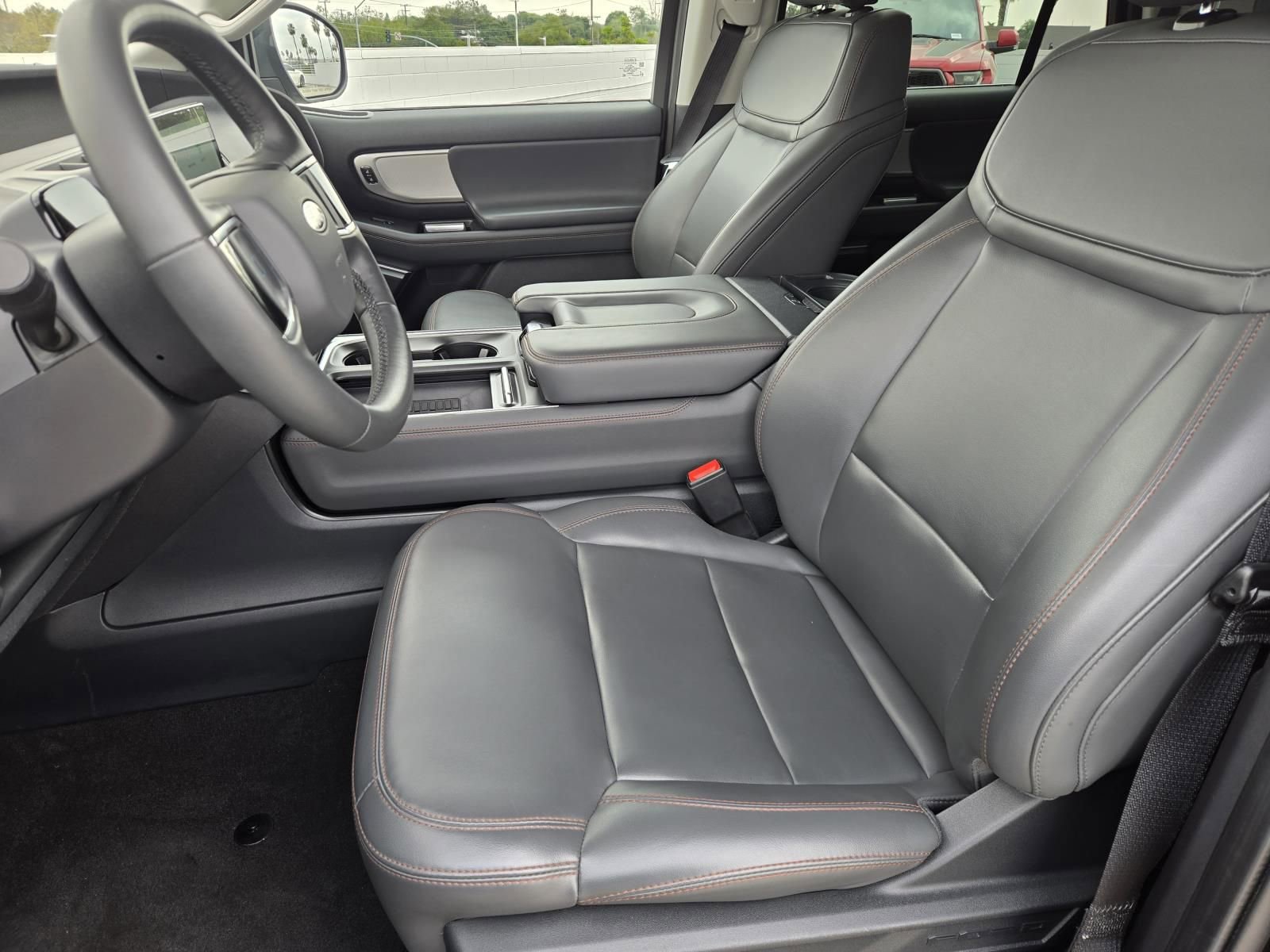 Used 2025 Ford Expedition Active image 18