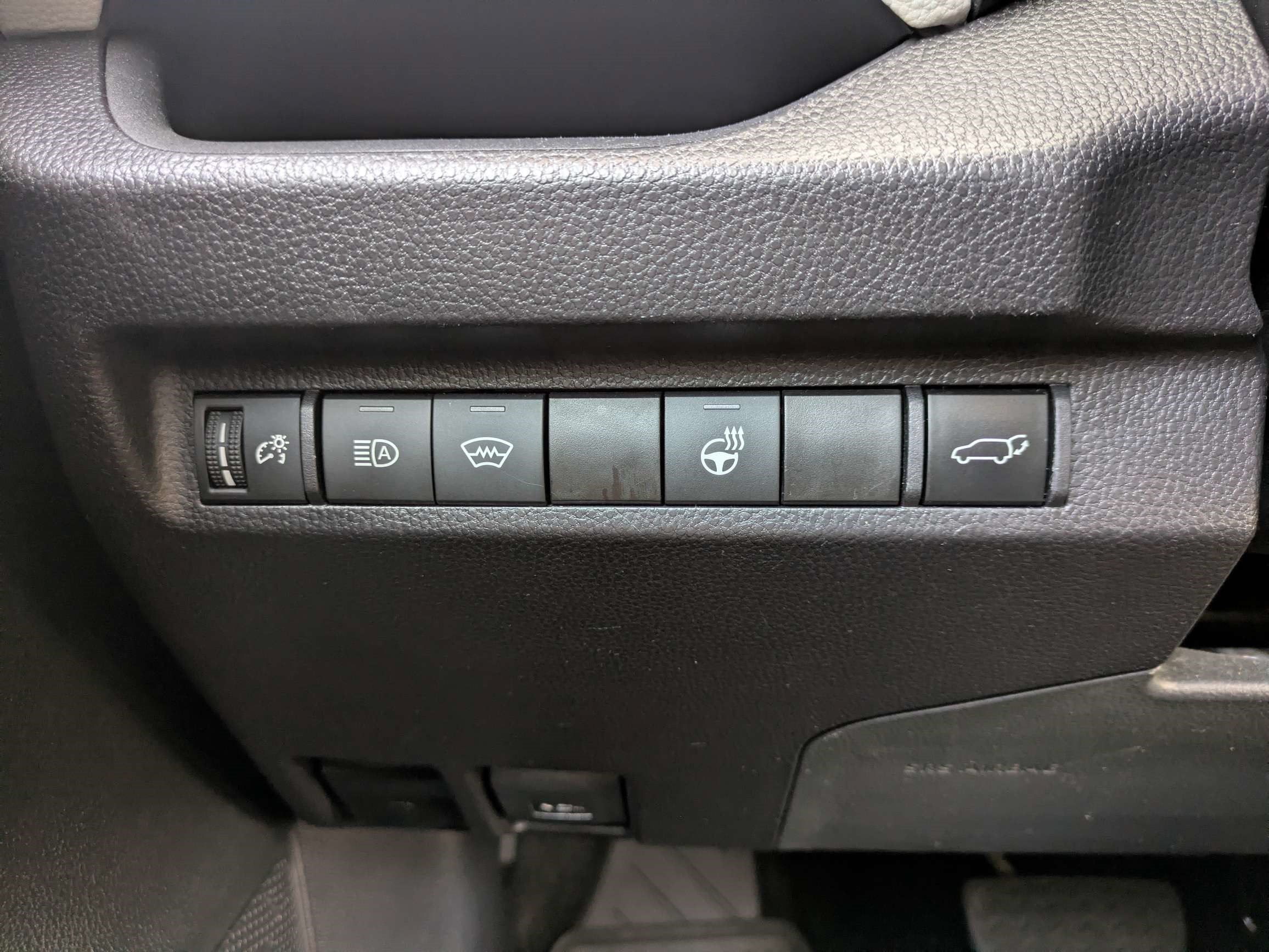 Used 2025 Toyota RAV4 XLE Premium w/ Weather Package FWD image 33