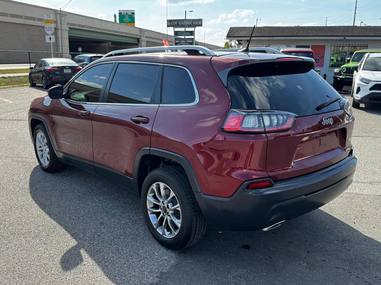 Used 2019 Jeep Cherokee Latitude Plus FWD image 3