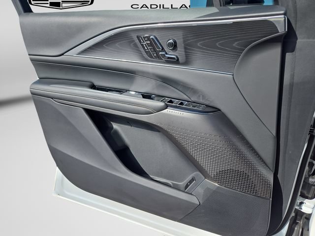 Used 2024 Cadillac Lyriq Luxury AWD/4WD image 15