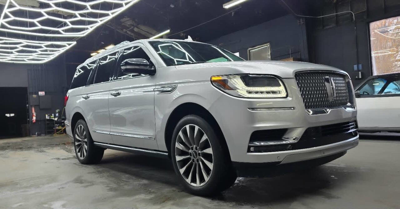 Used 2019 Lincoln Navigator Select image 4