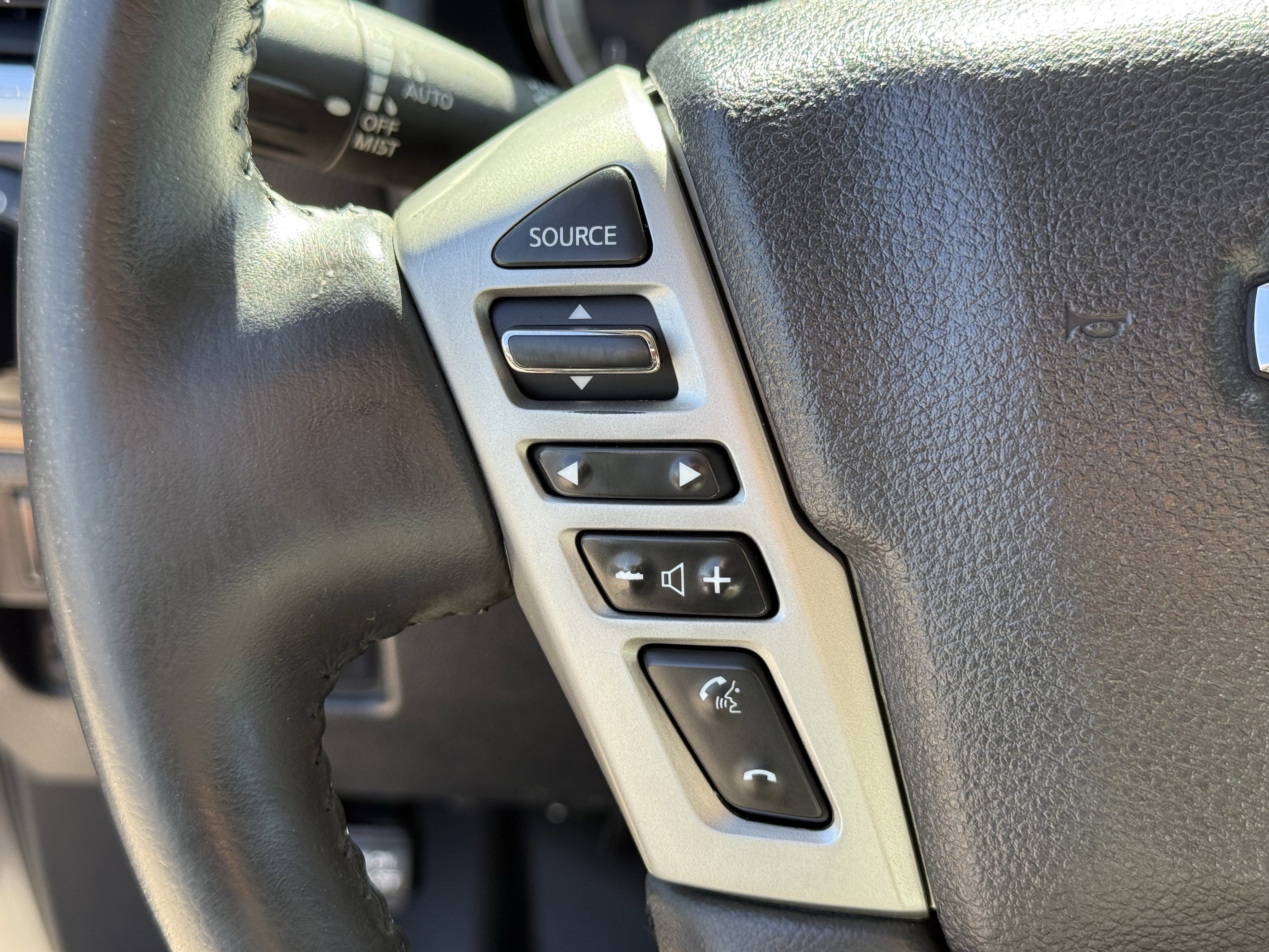 Used 2018 Nissan Titan SL image 16