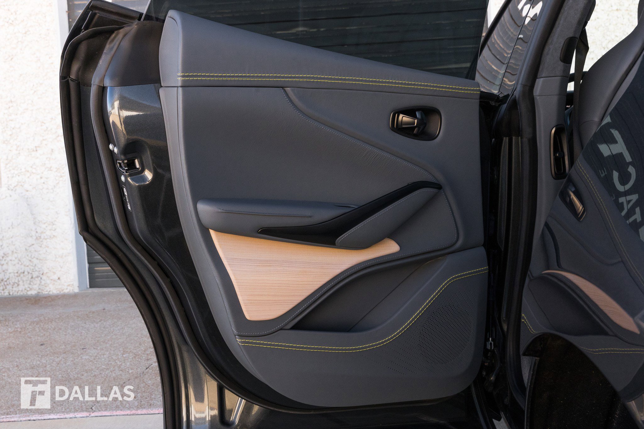 Used 2021 Aston Martin DBX image 29