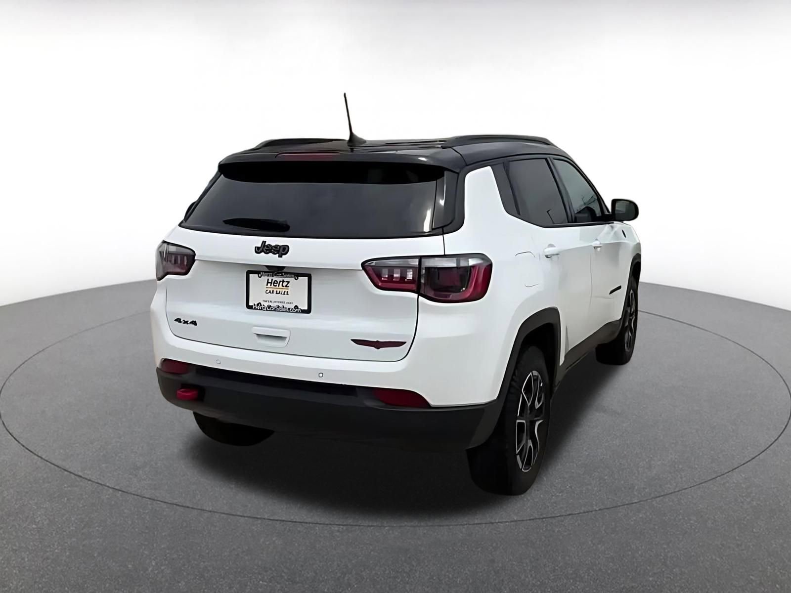 Used 2025 Jeep Compass Trailhawk AWD/4WD image 15