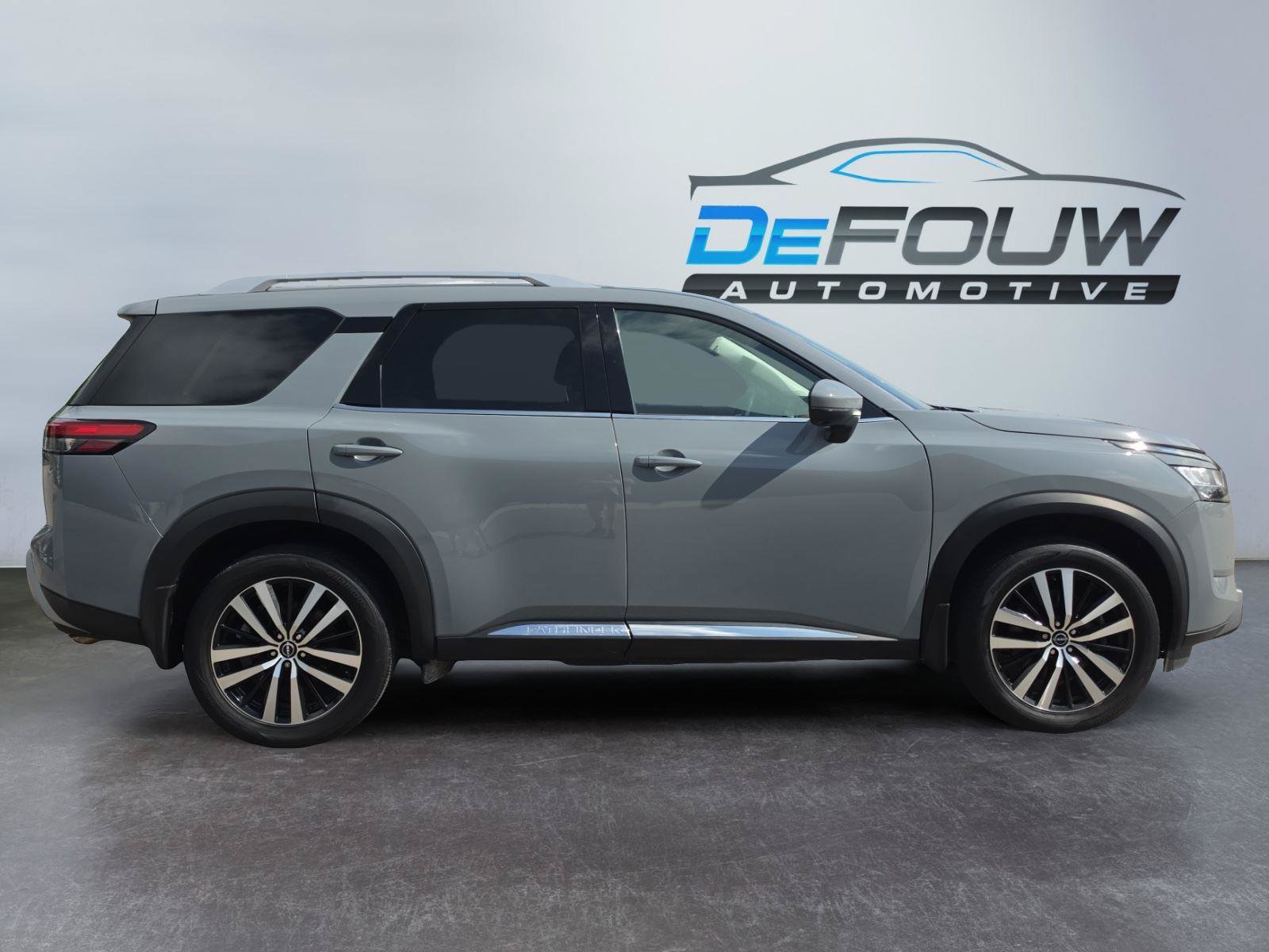 Used 2024 Nissan Pathfinder Platinum AWD/4WD image 2