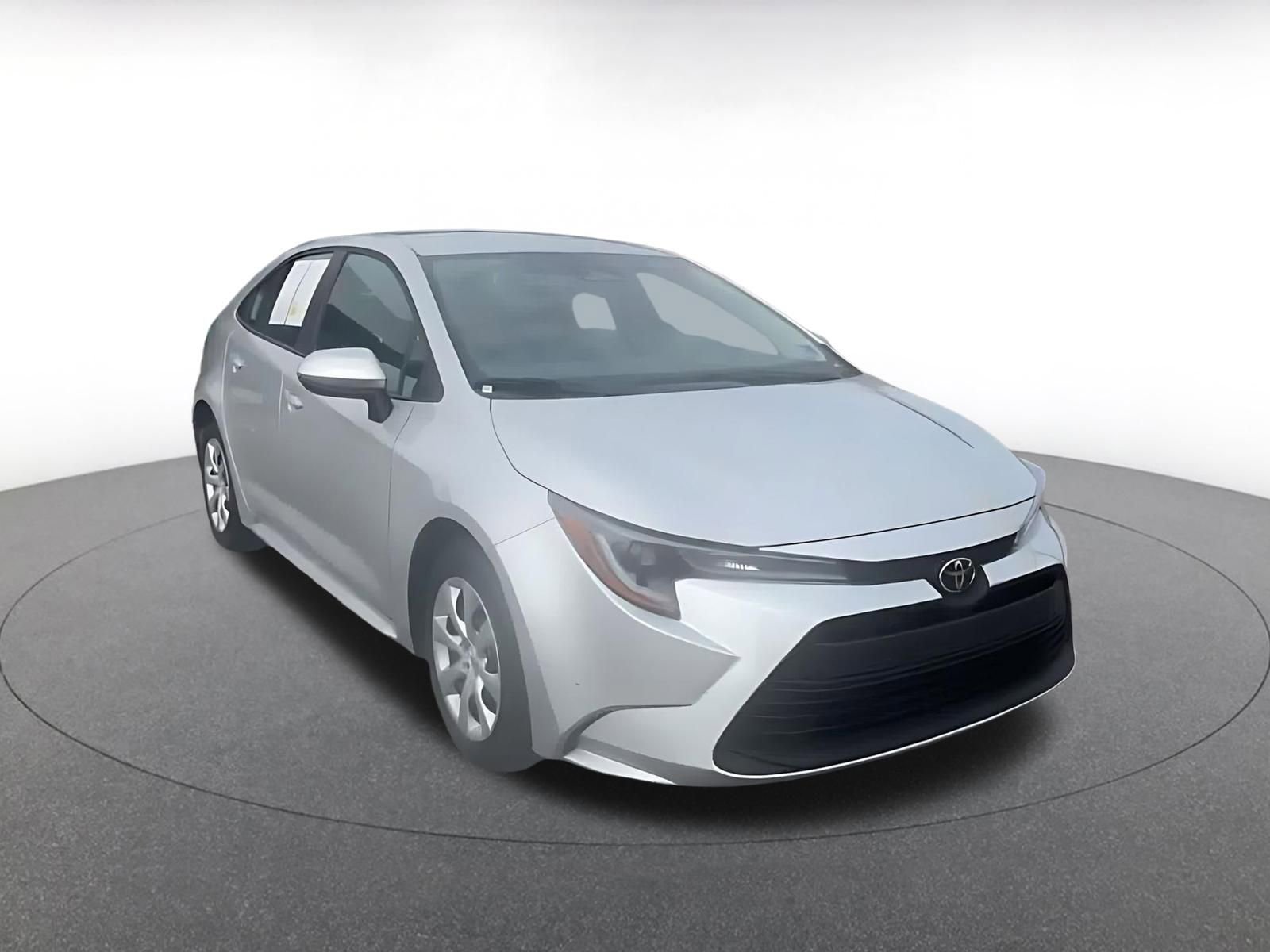 Used 2025 Toyota Corolla LE image 3