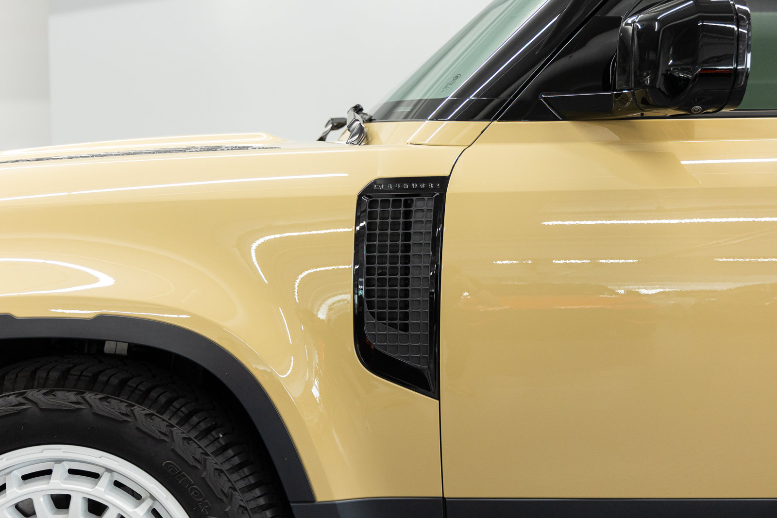 Used 2025 Land Rover Defender 90 S AWD/4WD image 19