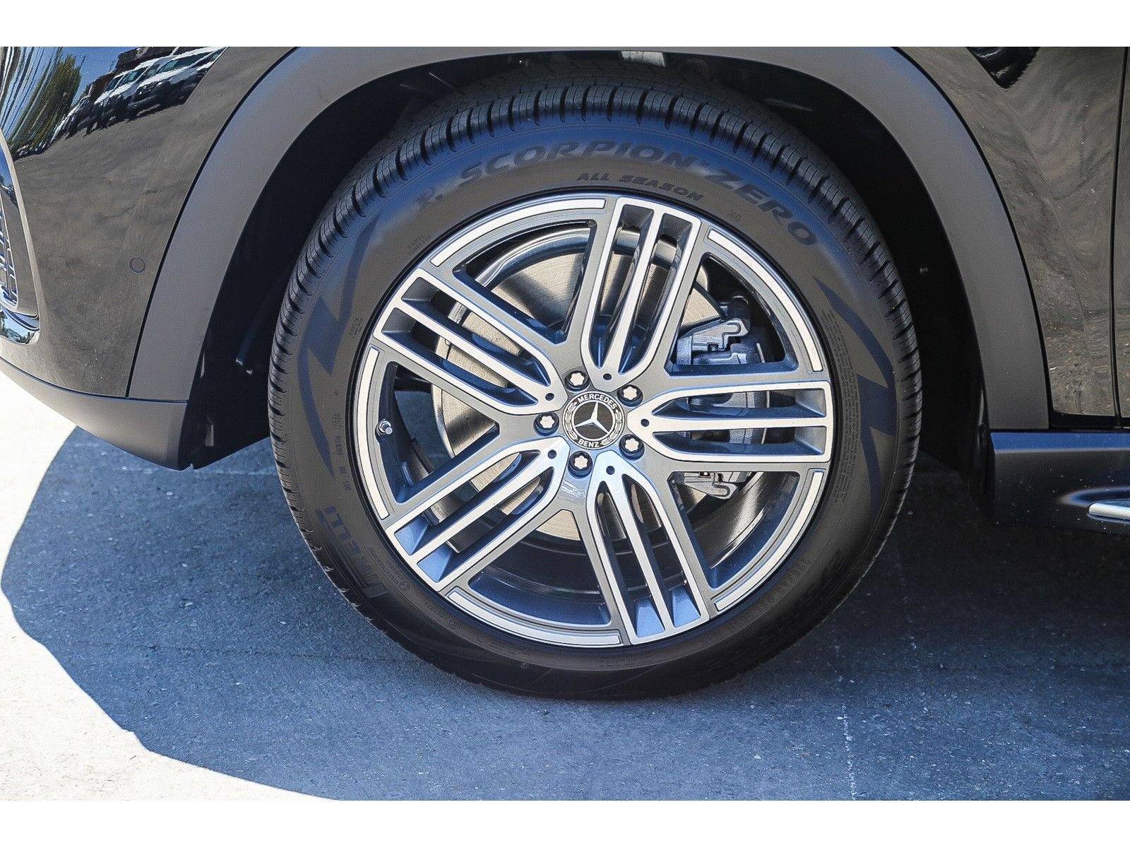 New 2026 Mercedes-Benz GLS 450 4MATIC image 9