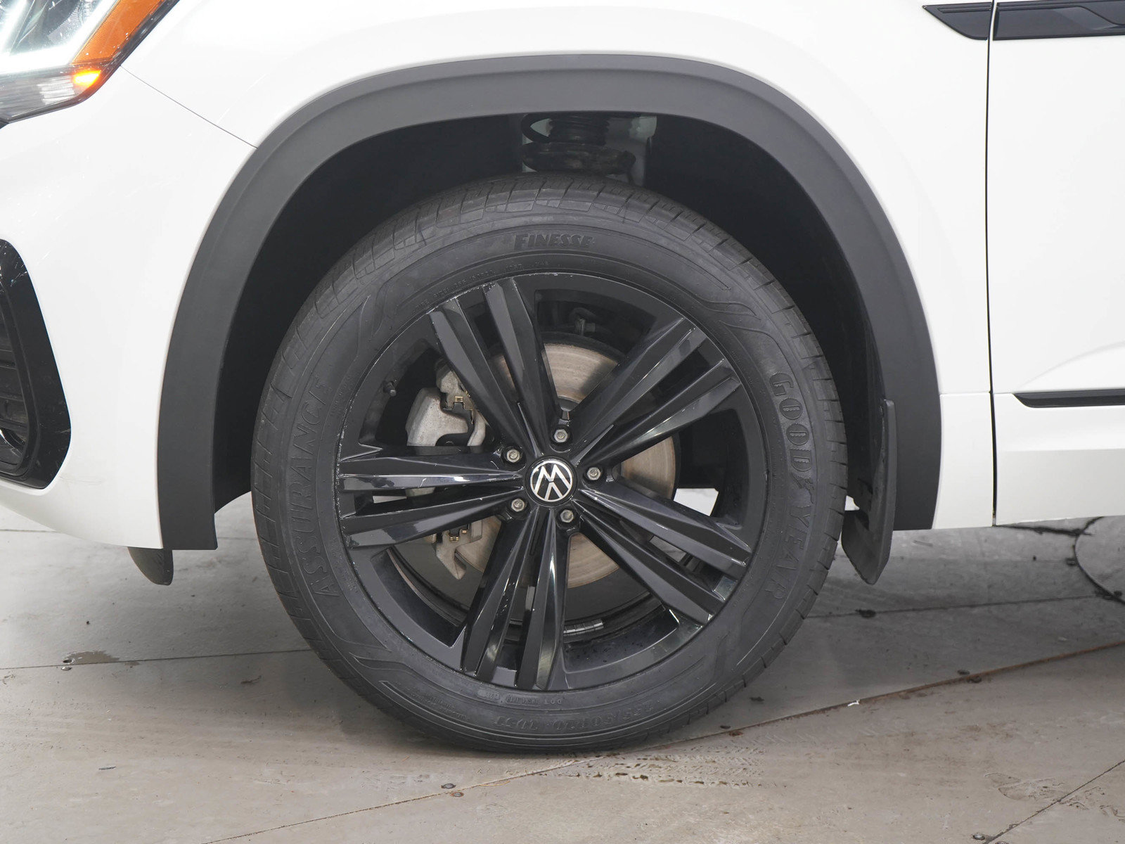 Used 2022 Volkswagen Atlas SEL R-Line AWD/4WD image 30