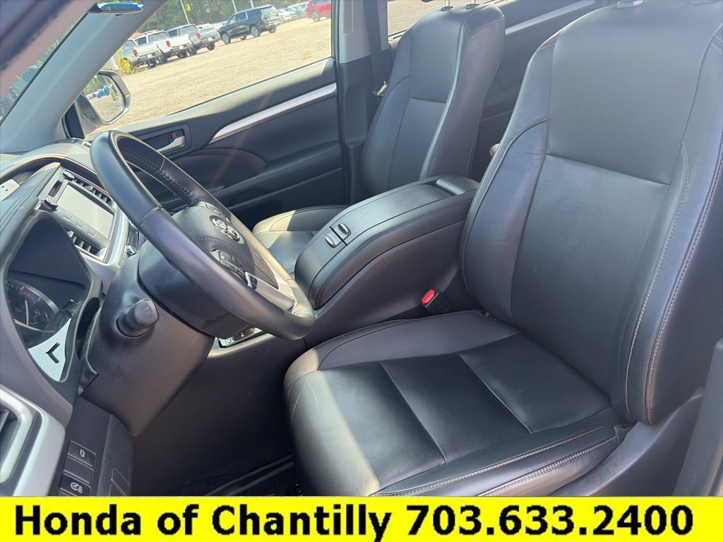 Used 2019 Toyota Highlander XLE AWD/4WD image 21