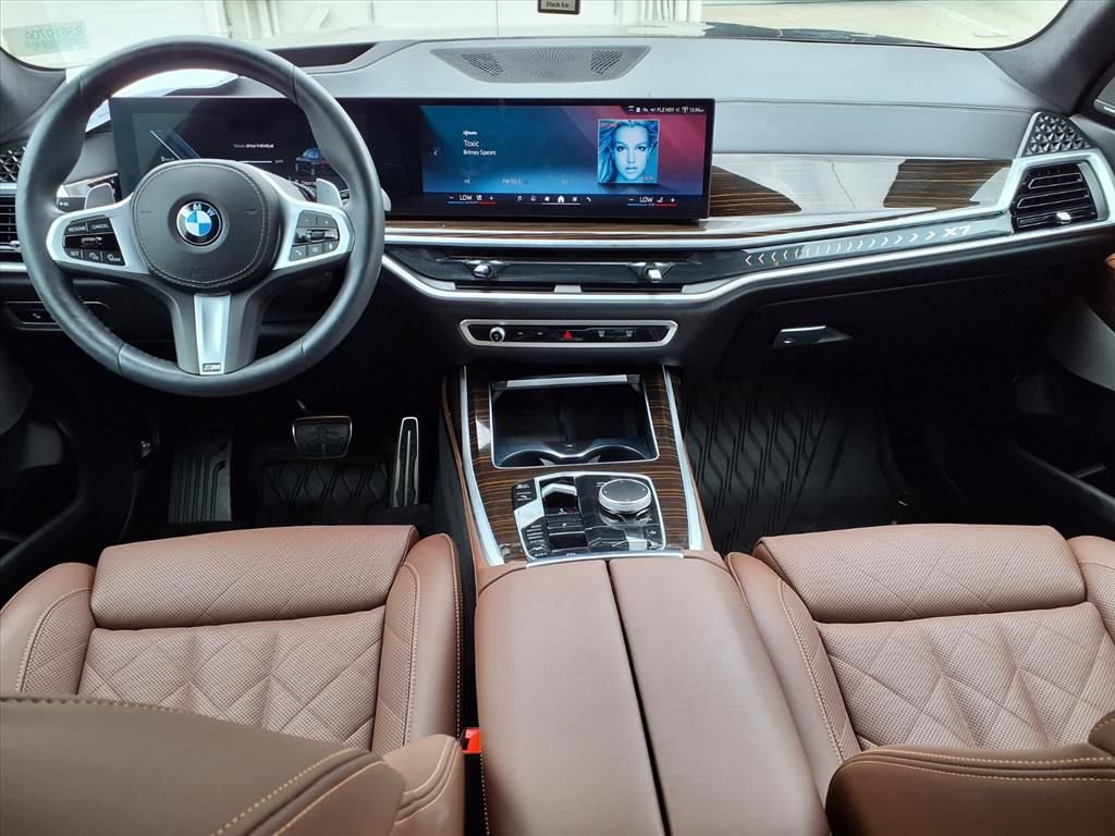 Used 2026 BMW X7 xDrive40i w/ M Sport Package AWD/4WD image 11