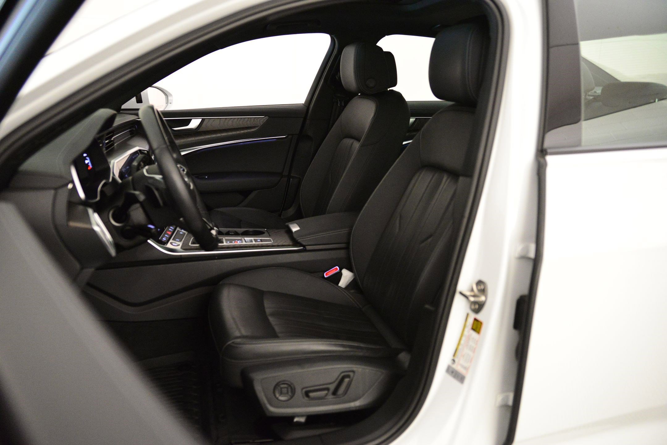 Used 2023 Audi A6 2.0T Premium w/ Convenience Package image 4