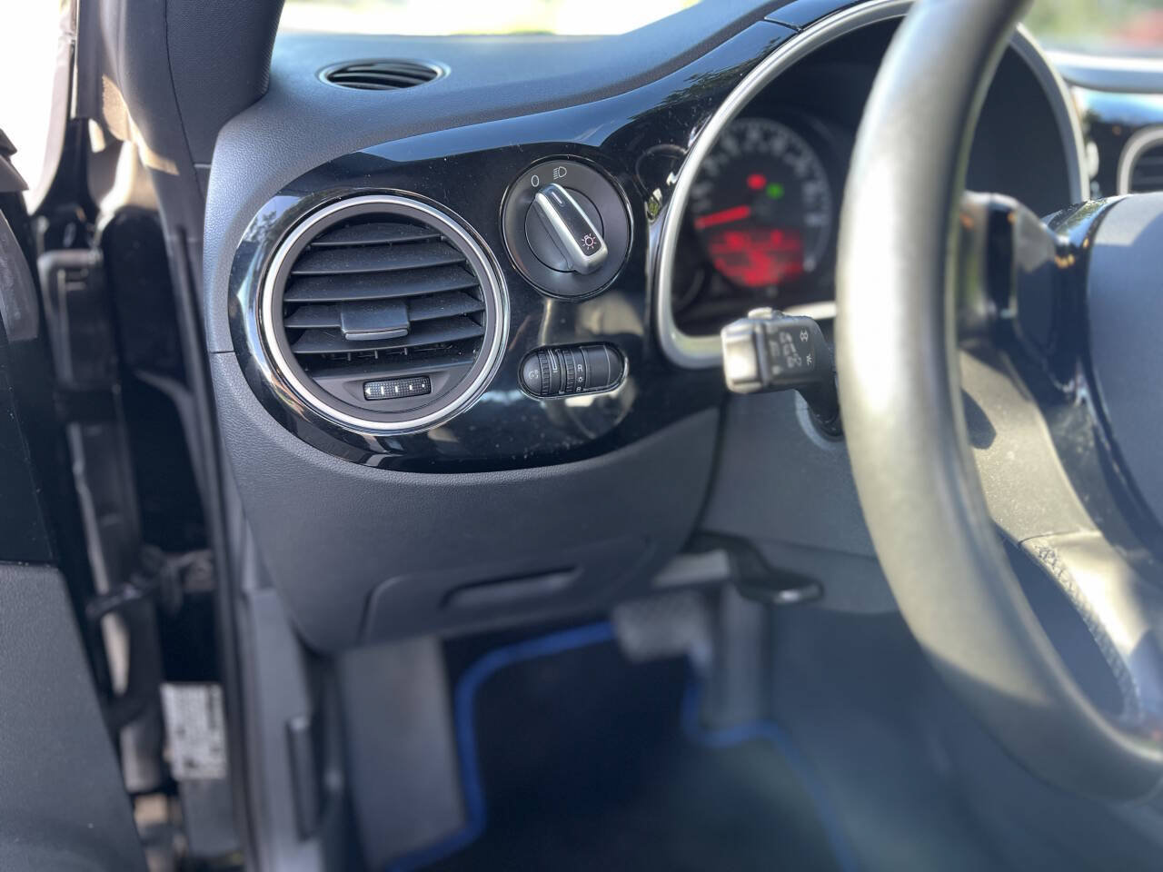 Used 2012 Volkswagen Beetle 2.5 FWD image 18