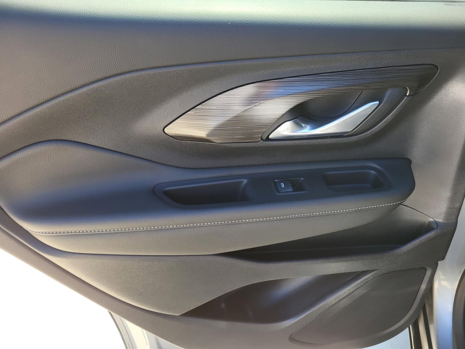 Used 2024 GMC Terrain SLE image 11