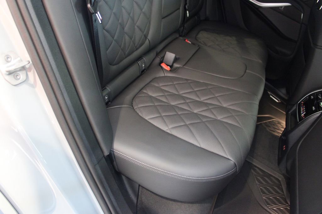 New 2026 BMW X5 M60i w/ Climate Comfort Package image 22