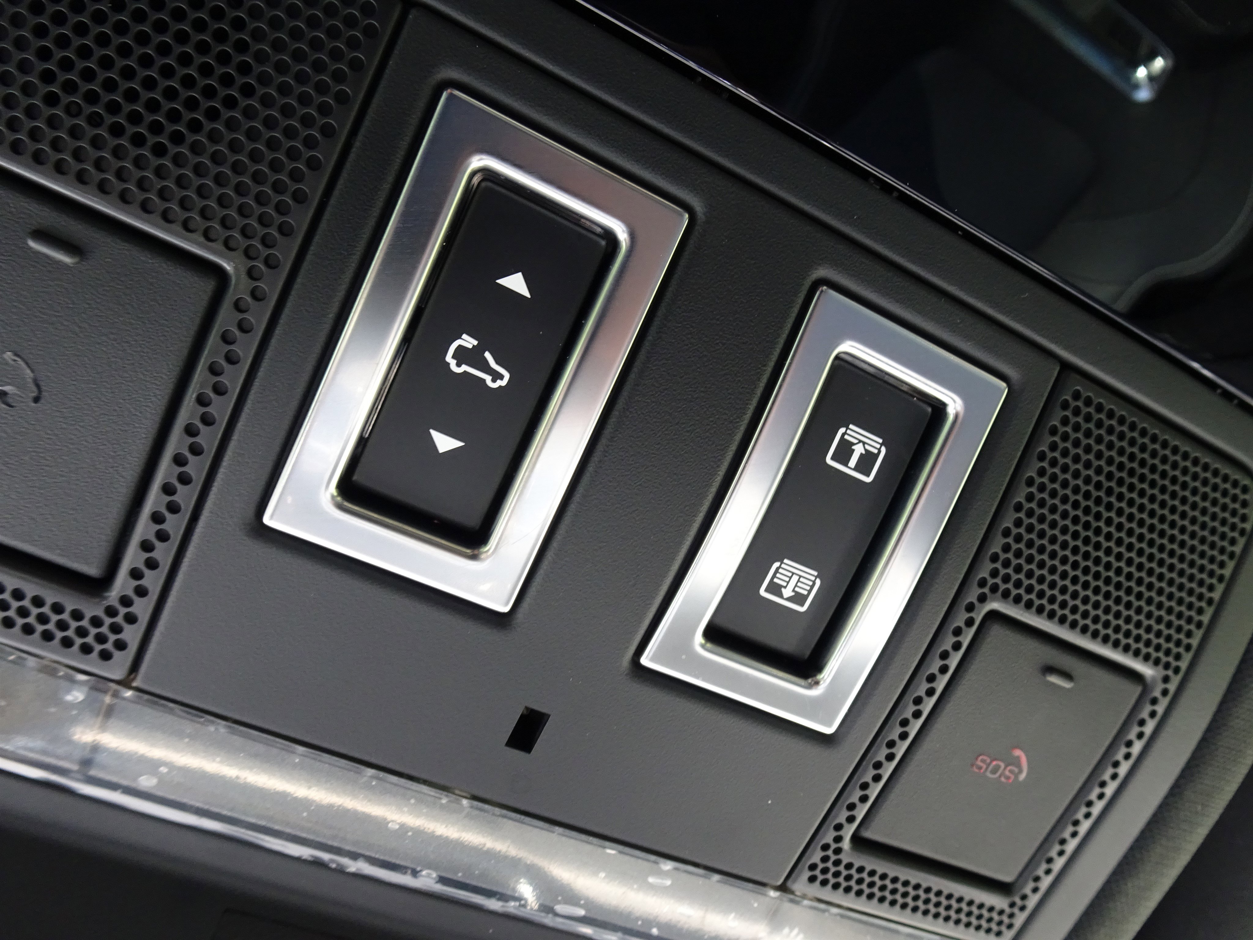 Certified 2025 Jaguar F-PACE R-Dynamic S image 31